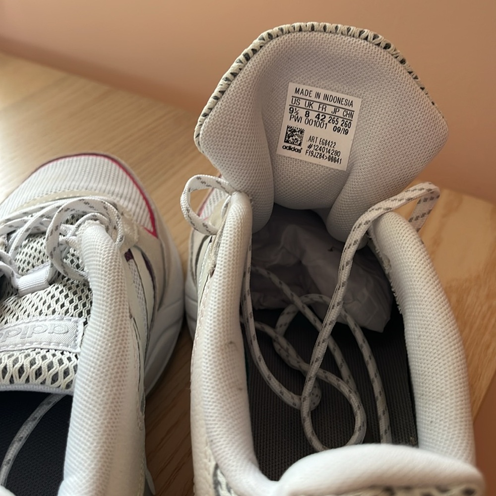 NWOB ADIDAS 90s Valasion White Grey Women's Sneaker Athletic Running Shoe Sz 9.5 - Picture 8 of 10